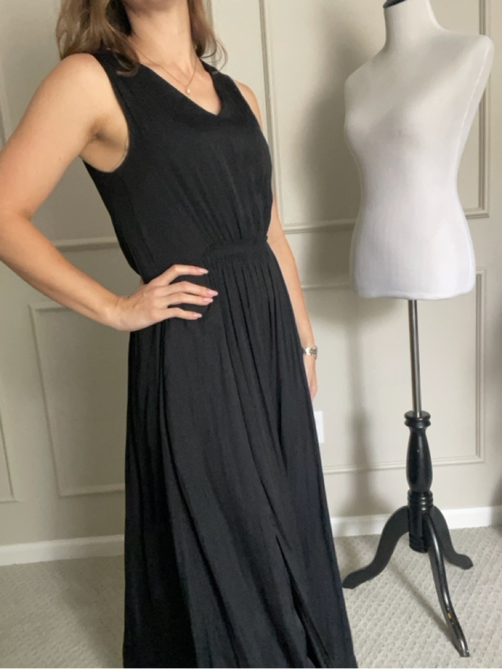 Banana Republic Black Sleeveless V-Neck Pleated Maxi Gown